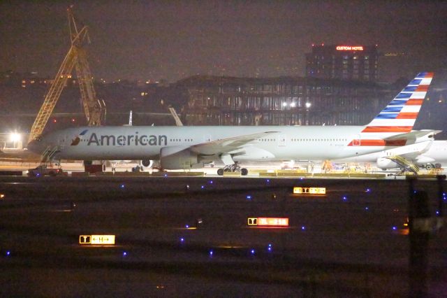 BOEING 777-300ER (N732AN)