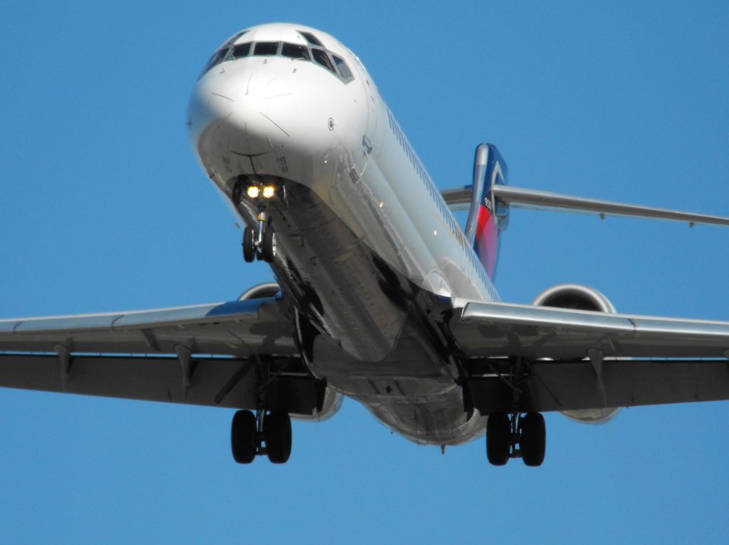 Boeing 717-200 (N968AT) - Delta B717-200 landing RWY 27