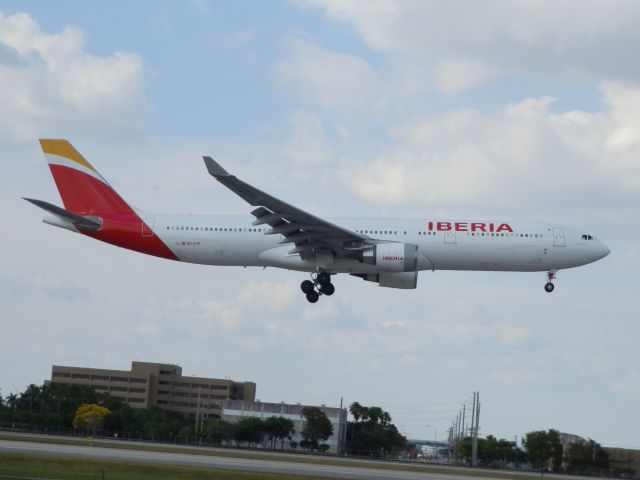 Airbus A330-300 (EC-LYF)