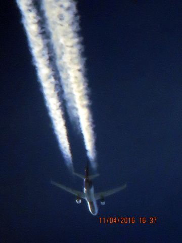 Boeing MD-11 (N596FE)