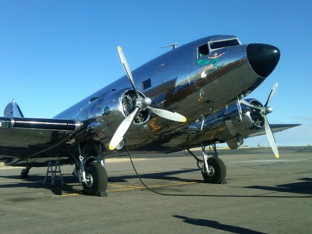 Douglas DC-3 (N3006)