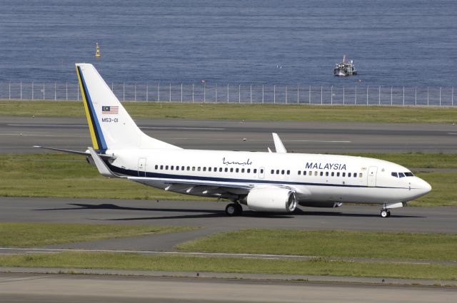 Boeing 737-700 (M5301) - Taxing at Haneda Intl Airport on 2012/10/05 "VIP Flight"