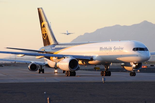 Boeing 757-200 (N443UP)