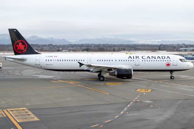 Airbus A321 (C-GJWO) - Air Canada 142 leaving the deicing pad after the first ever spray in the new livery.