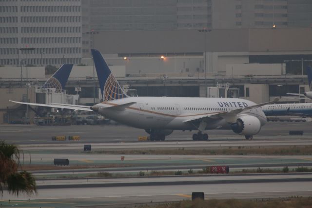 Boeing 787-8 (N45905) - TAXING TO THE GATE