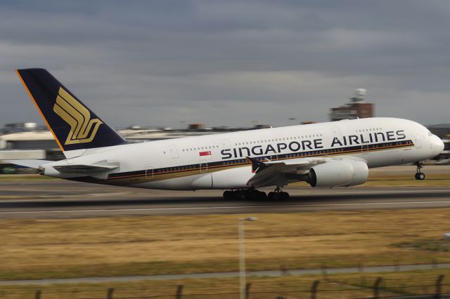 Airbus A380-800 (9V-SKD) - 27R Landing.