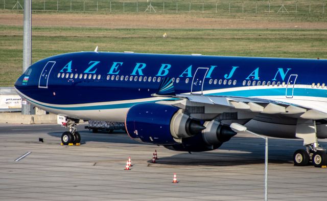 Airbus A340-600 (4K-AI08)