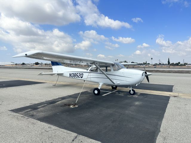Cessna Skyhawk (N3852Q)