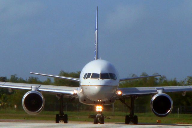 BOEING 757-300 (N75858)