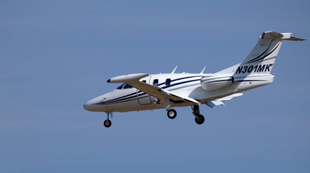 Eclipse 500 (N301MK) - On final is this 2008 Eclipse 500 in the Winter of 2019.