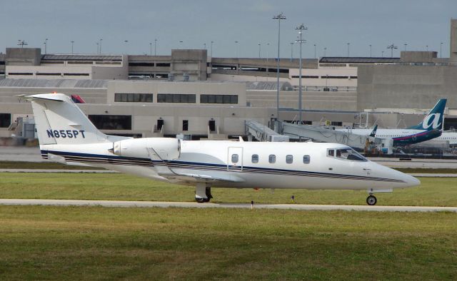 Learjet 55 (N855PT)