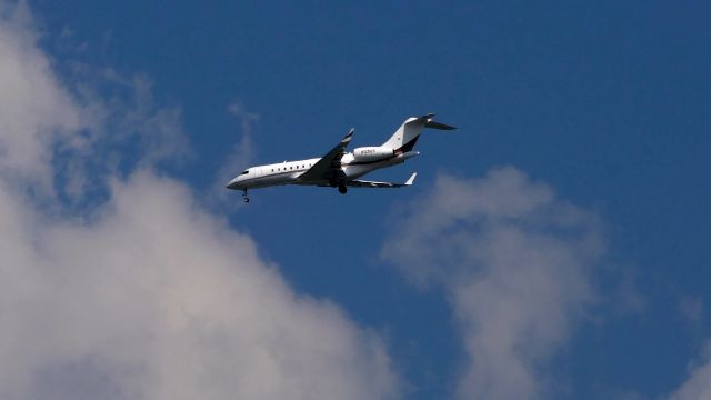 Bombardier Global 5000 (N125QS)