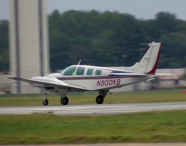 Beechcraft Baron (58) (N900KB)