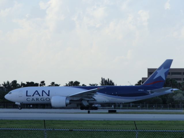 BOEING 777-200LR (N778LA)