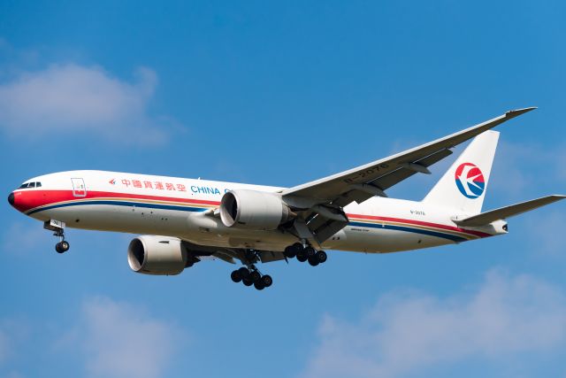 Boeing 777-200 (B-2076) - China Cargo airlines B77F landed at ZSPD-19.4.12