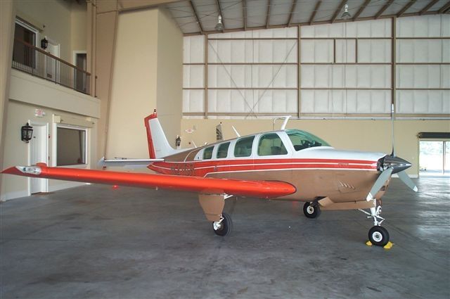 Beechcraft Bonanza (36) (N216R)