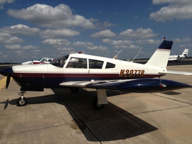 Piper Cherokee (N2977R)