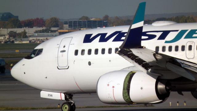 Boeing 737-700 (C-GWSN) - Photo taken, Oct. 17th, 2012 @ Montreal Airport on runway 24L