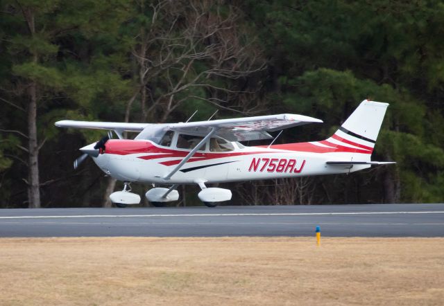 Cessna Skyhawk (N758RJ)