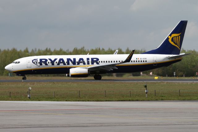 Boeing 737-800 (EI-ESS)
