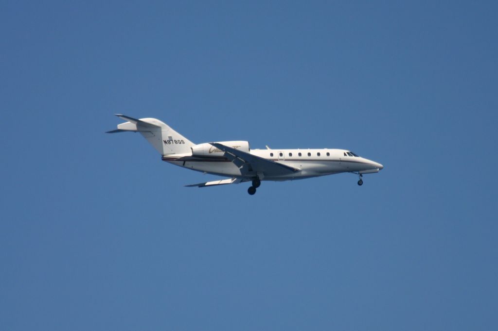 Hawker 800 (N878QS)