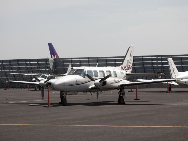 Piper Navajo (N35584)