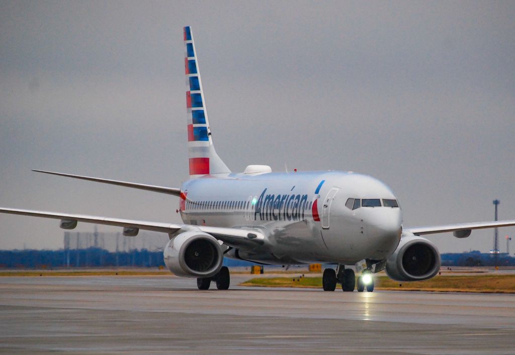 Boeing 737-800 (N901AN)