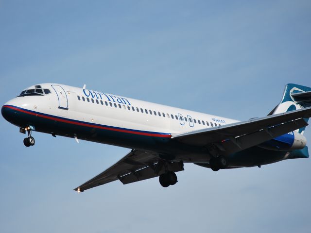 Boeing 717-200 (N966AT) - Landing on runway 23 (Chalotte, NC) - 2/10/09