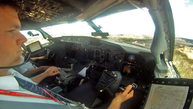 BOEING 737-300 (LN-KKJ) - DY813 on final approach to Oslo coming from Stockholm (From our Norwegian 737-300/800 film)