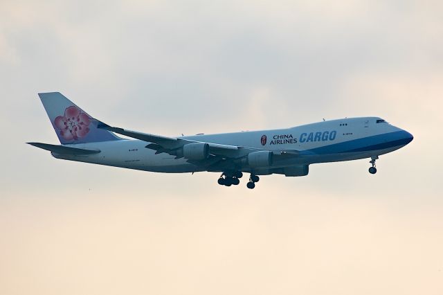 Boeing 747-400 (B-18710)