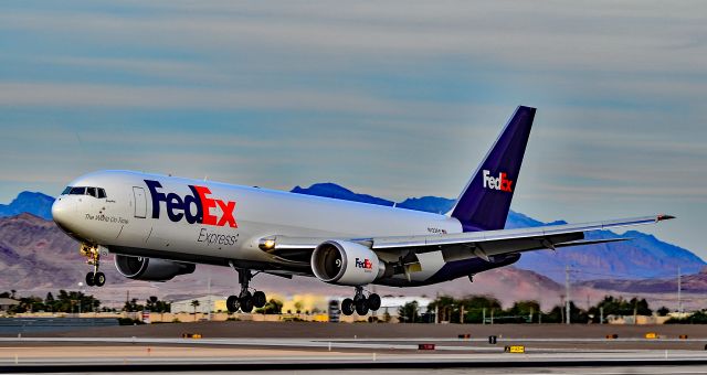 BOEING 767-300 (N122FE) - N122FE FEDEX 2015 Boeing 767-3S2F(ER) serial 42715 / 1083 "Josephine" - Las Vegas - McCarran International Airport (LAS / KLAS)br /USA - Nevada October 24, 2015br /Photo: Tomás Del Coro