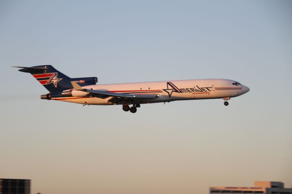 BOEING 727-200 (N905AJ)