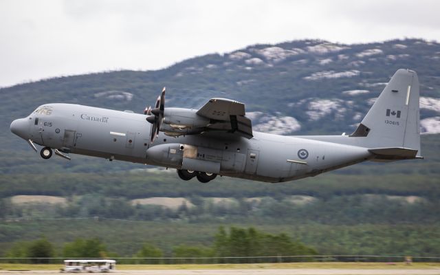 Lockheed C-130 Hercules (13-0615)