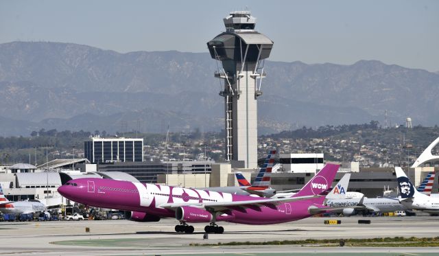 Airbus A330-300 (TF-LUV) - Departing LAX on 25R