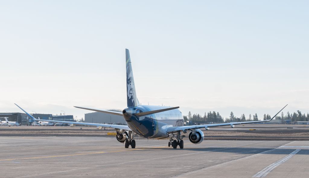 Embraer 175 (N647QX)
