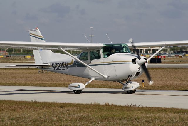 Cessna Skyhawk (N621EW)