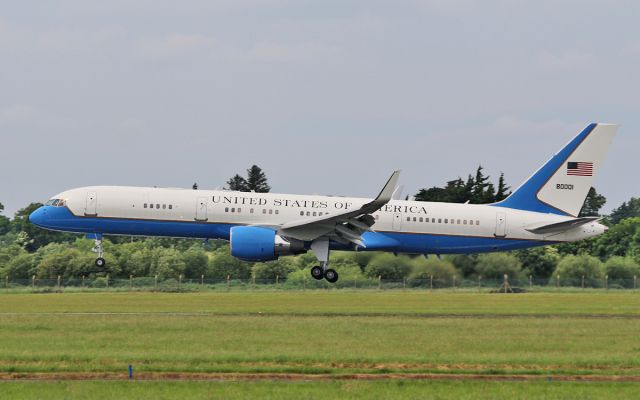 98-0001 — - usaf c-32a 98-0001 about to land at shannon 9/6/16