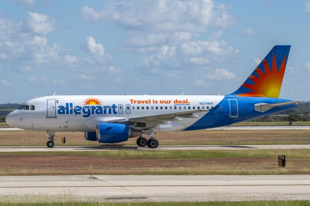 Airbus A319 (N311NV) - Taxiing to Signature Aviation