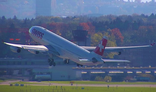 Airbus A340-300 (HB-JMA)