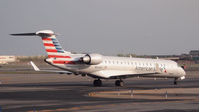 Canadair Regional Jet CRJ-700 (N543EA)