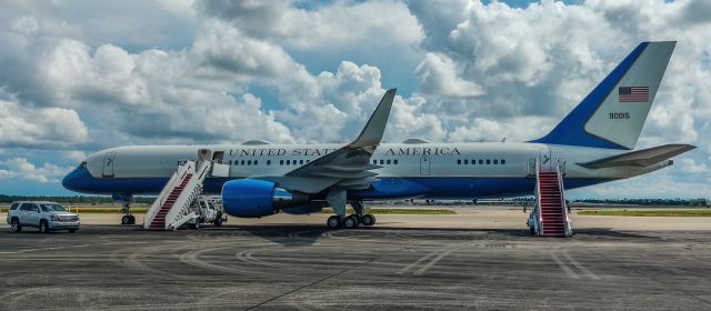 Boeing 757-200 (09-0015) - Photo: DDelCorobr /TDelCorobr /October 16, 2020