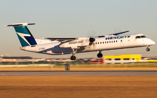 de Havilland Dash 8-400 (C-FENO)