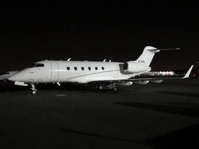 Bombardier Challenger 300 (N70RL)