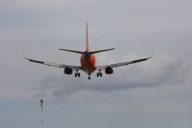 Boeing 737-700 — - Southwest landing on runway 16L at KSMF.