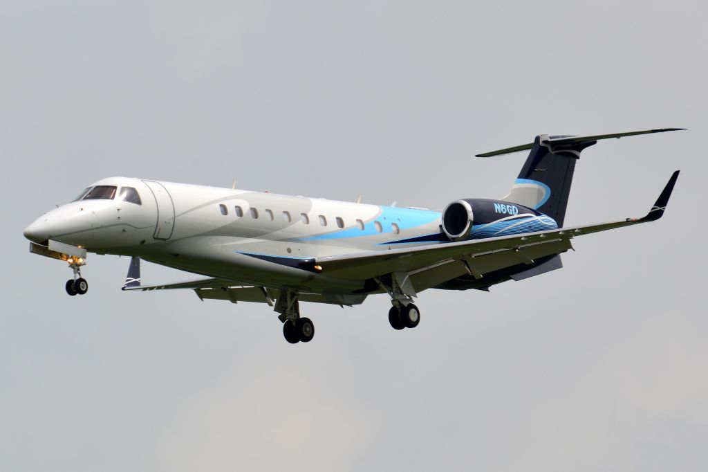 Embraer ERJ-135 (N6GD)