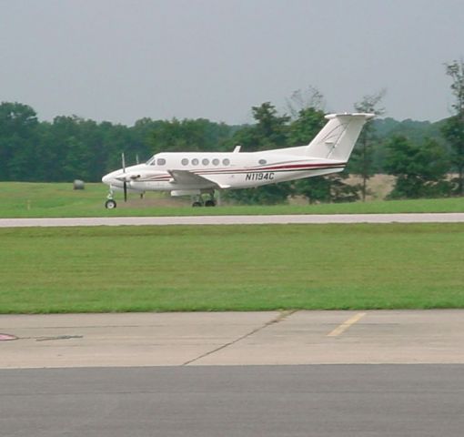 Beechcraft Super King Air 200 (N1194C) - Departing runway 27 8/5/09