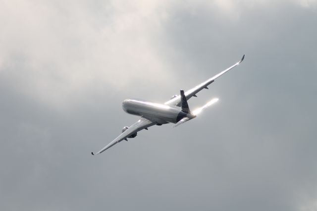 Airbus A350-900 (F-WZGG) - This Airbus A350-900 XWB was in Kemble Airport on test flights. These pictures were of its departure back home. Stood with a clear view of the runway.