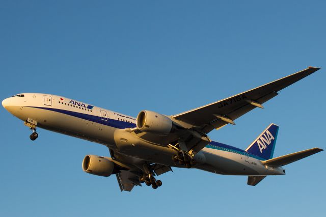 Boeing 777-200 (JA716A)