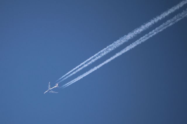 Boeing 747-400 (G-BYGE) - Flying overhead at Toronto