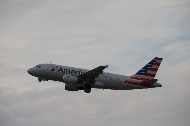 Airbus A319 (N753US)